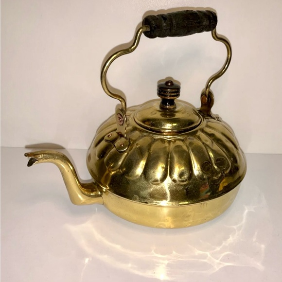 Antique Rare 1800’s Brass Tea Kettle With Wooden Handles - Picture 3 of 11